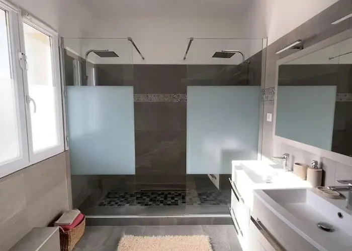 De Standing Vista - Domaine Romella - Piscine - Vue De Padula Villa