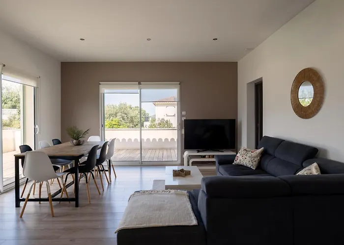 De Standing Vista - Domaine Romella - Piscine - Vue De Padula Villa