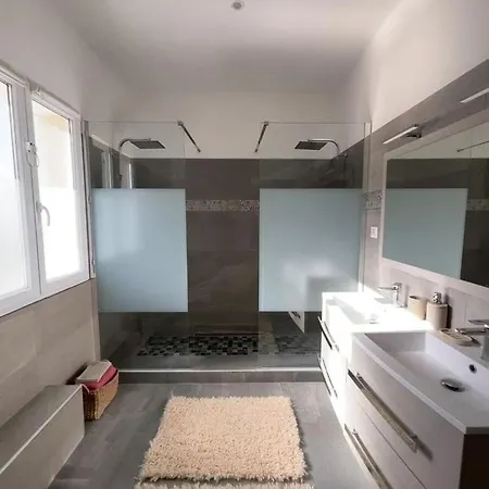 De Standing Vista - Domaine Romella - Piscine - Vue De Padula Willa